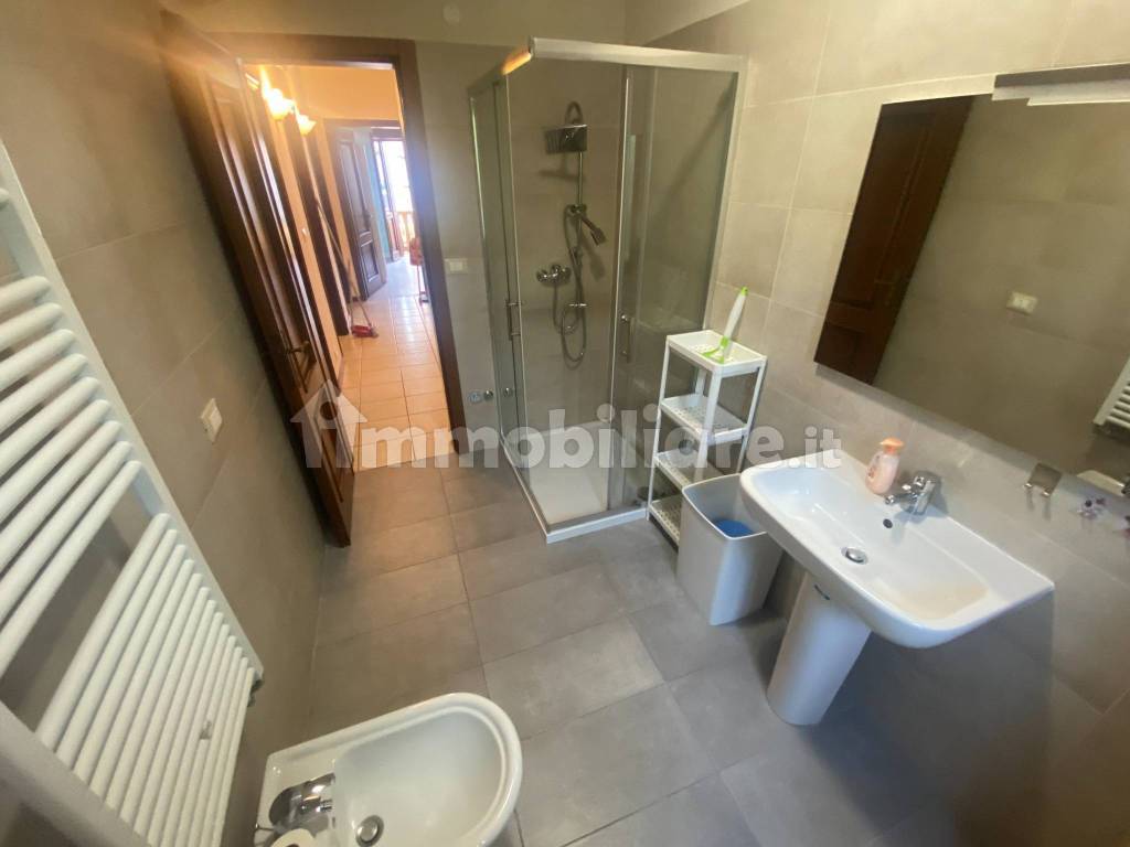 bagno finestrato doccia