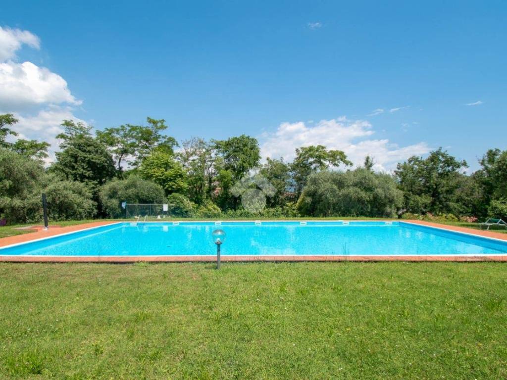 parco e piscina