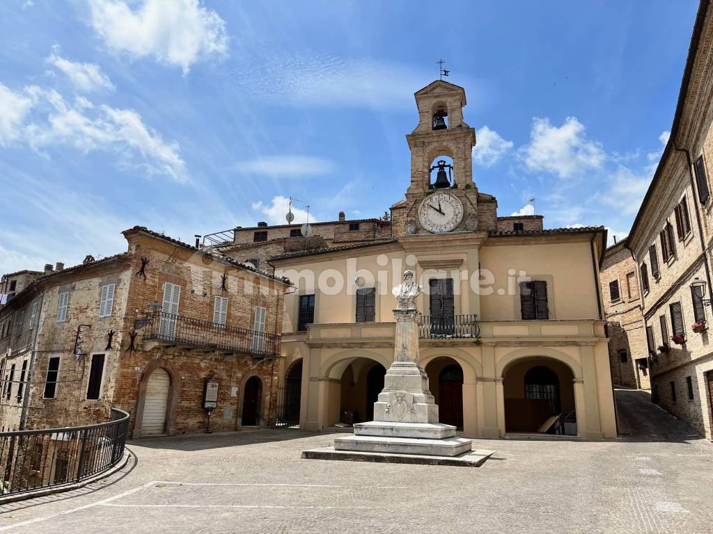 piazza paese