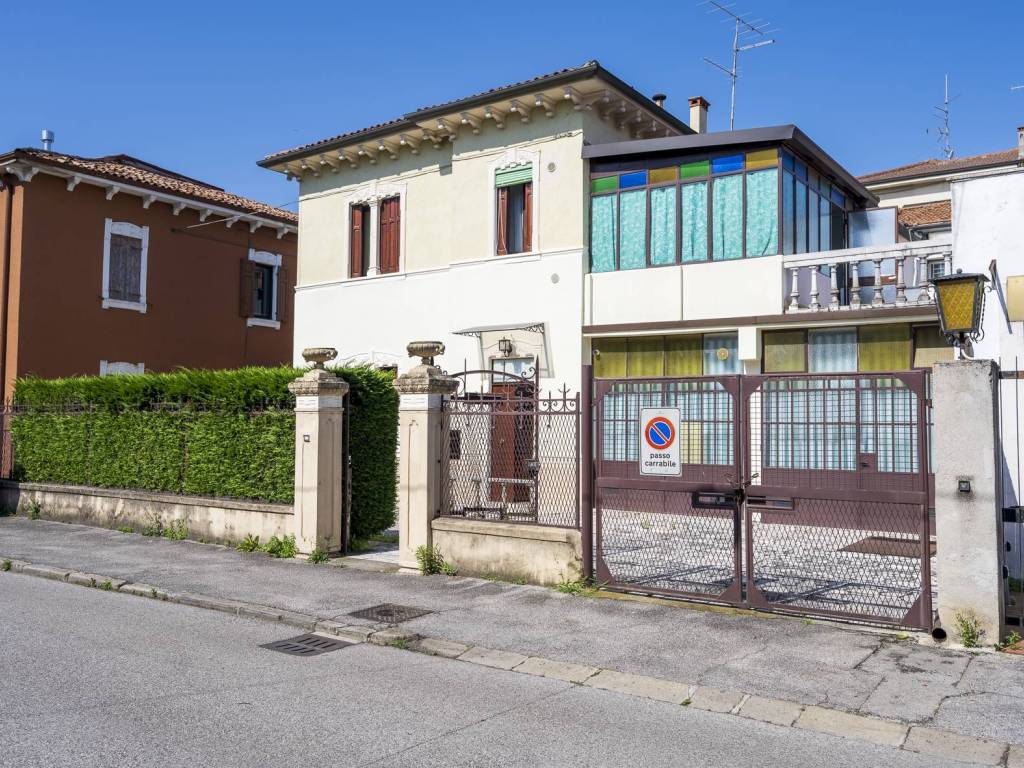 Terratetto unifamiliare 181 m², da ristrutturare, borgo milano, verona