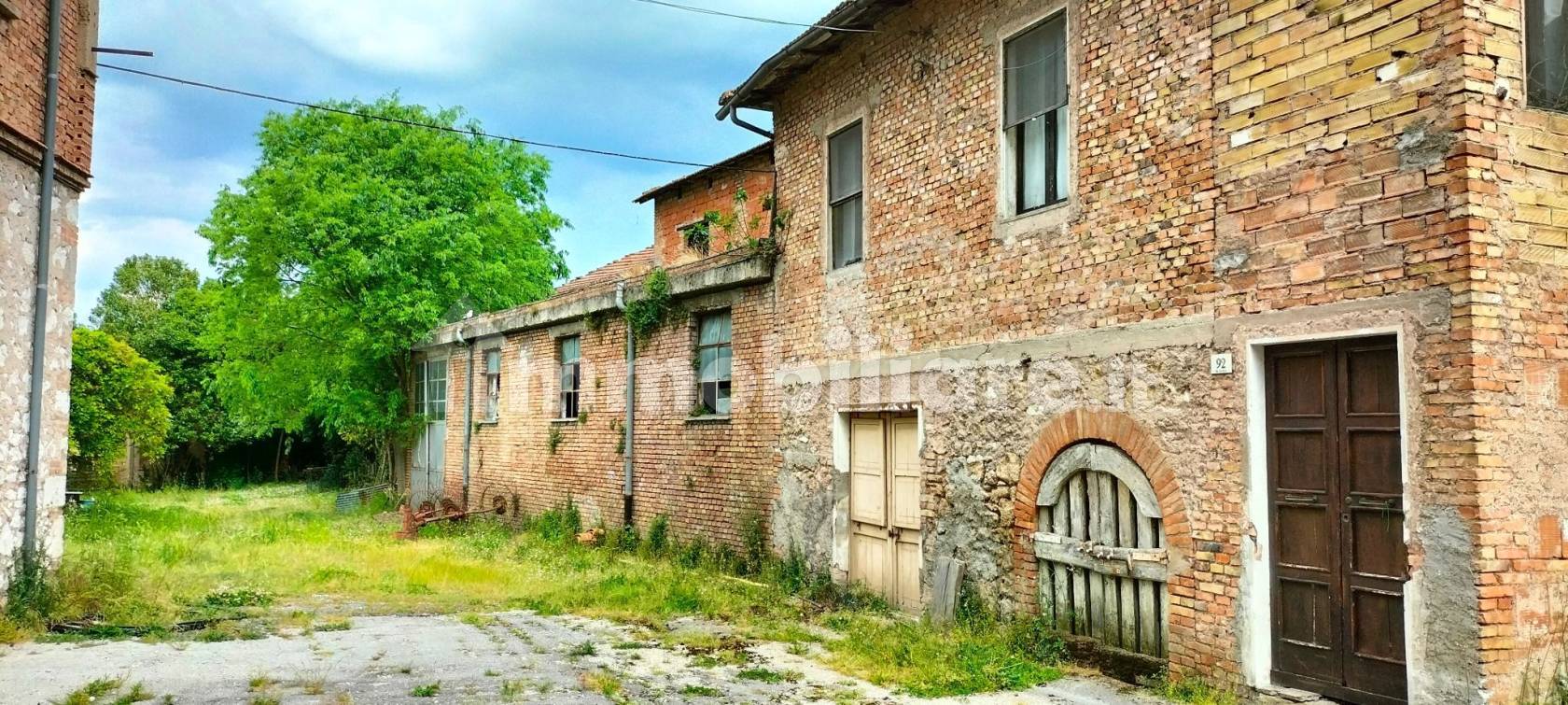 Palazzo - Edificio in vendita a Terni