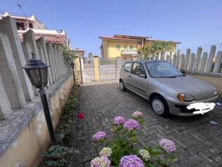 Giardino con posto auto