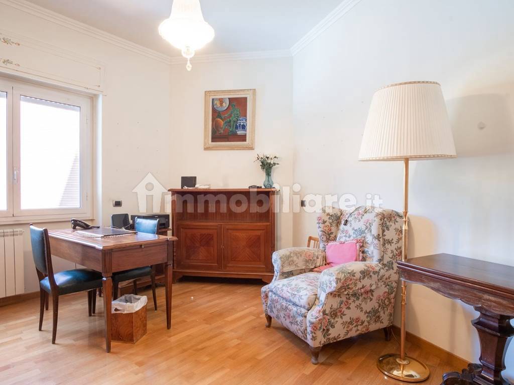 Vendita Appartamento Roma. Quadrilocale in via Casale Ghella 45. Buono ...