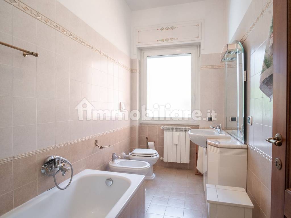 Vendita Appartamento Roma. Quadrilocale in via Casale Ghella 45. Buono ...