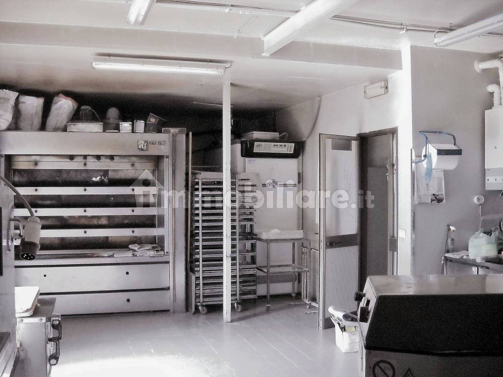 Locale commerciale con laboratorio corso Galileo Ferraris 12, Asti, Rif ...