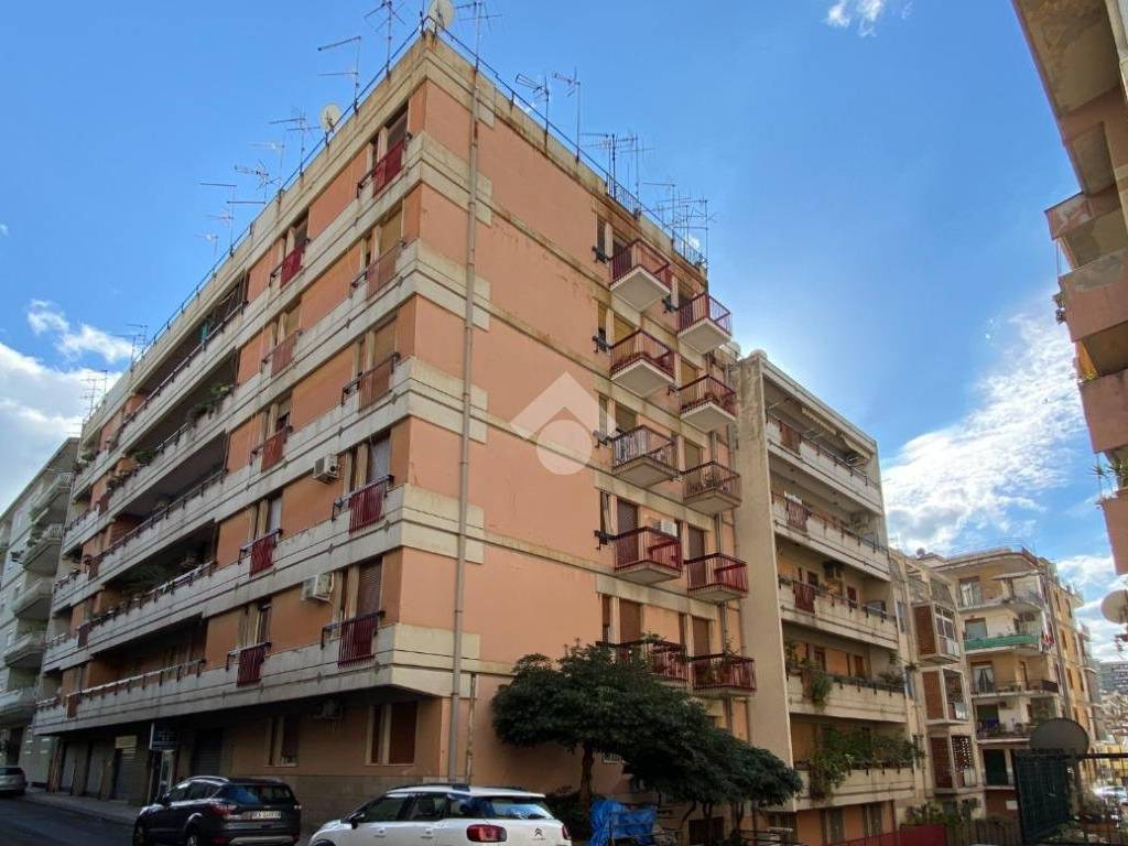 Vendita Appartamento Messina. Quadrilocale in via Alfredo Cappellini 2.  Buono stato, piano rialzato, con balcone, riscaldamento autonomo, rif.  104167641