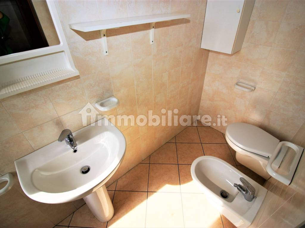 Secondo Bagno con lavanderia