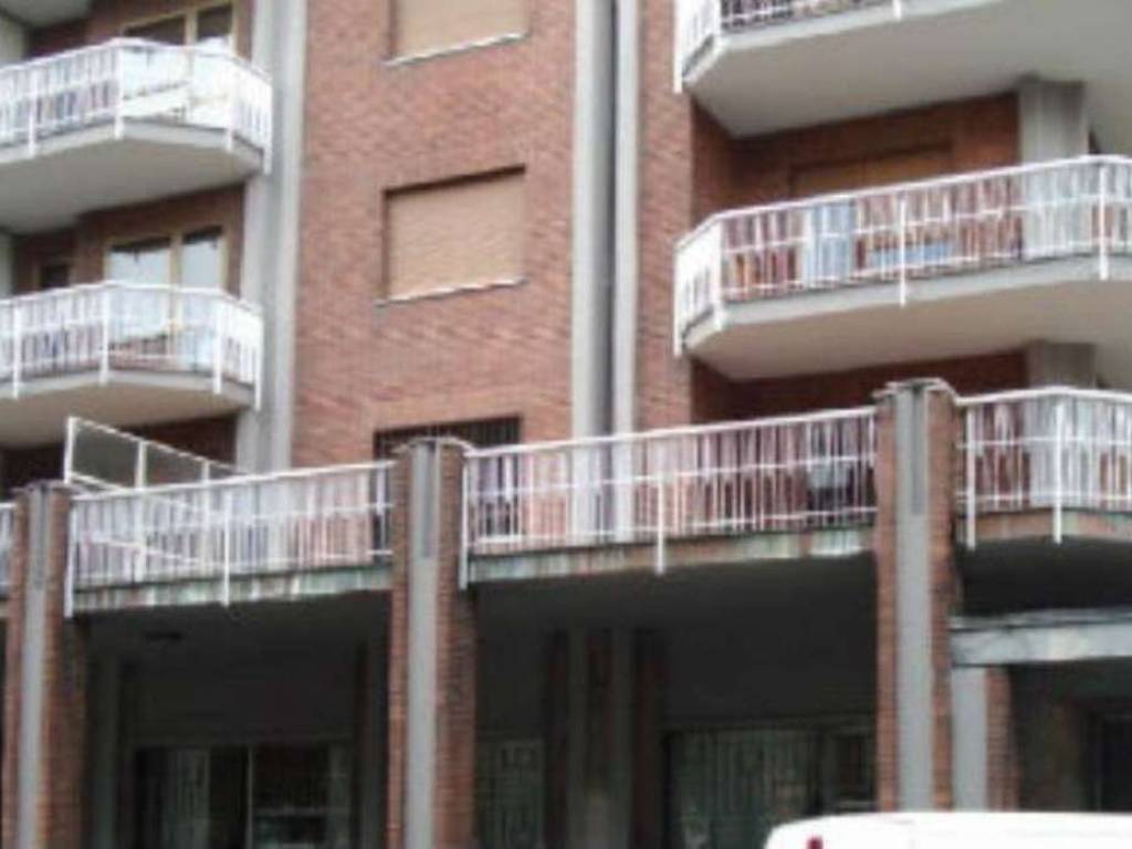 Appartamento piazza conti rebaudengo 9, rebaudengo, torino