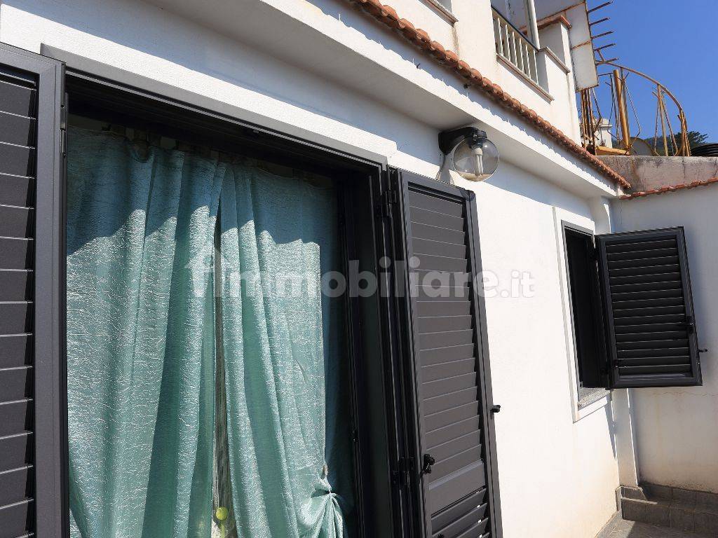 Sale Apartment Bagnara Calabra. 3room flat in Svincolo Bagnara Calabra. Good condition, first