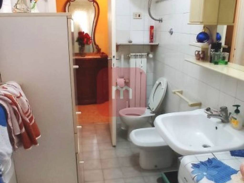 Vendita Appartamento Roma. Trilocale in via Calpurnio Pisone. Piano