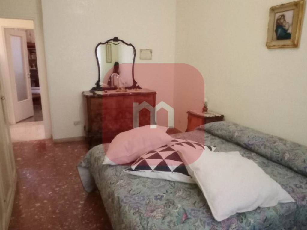 Vendita Appartamento Roma. Trilocale in via Calpurnio Pisone. Piano