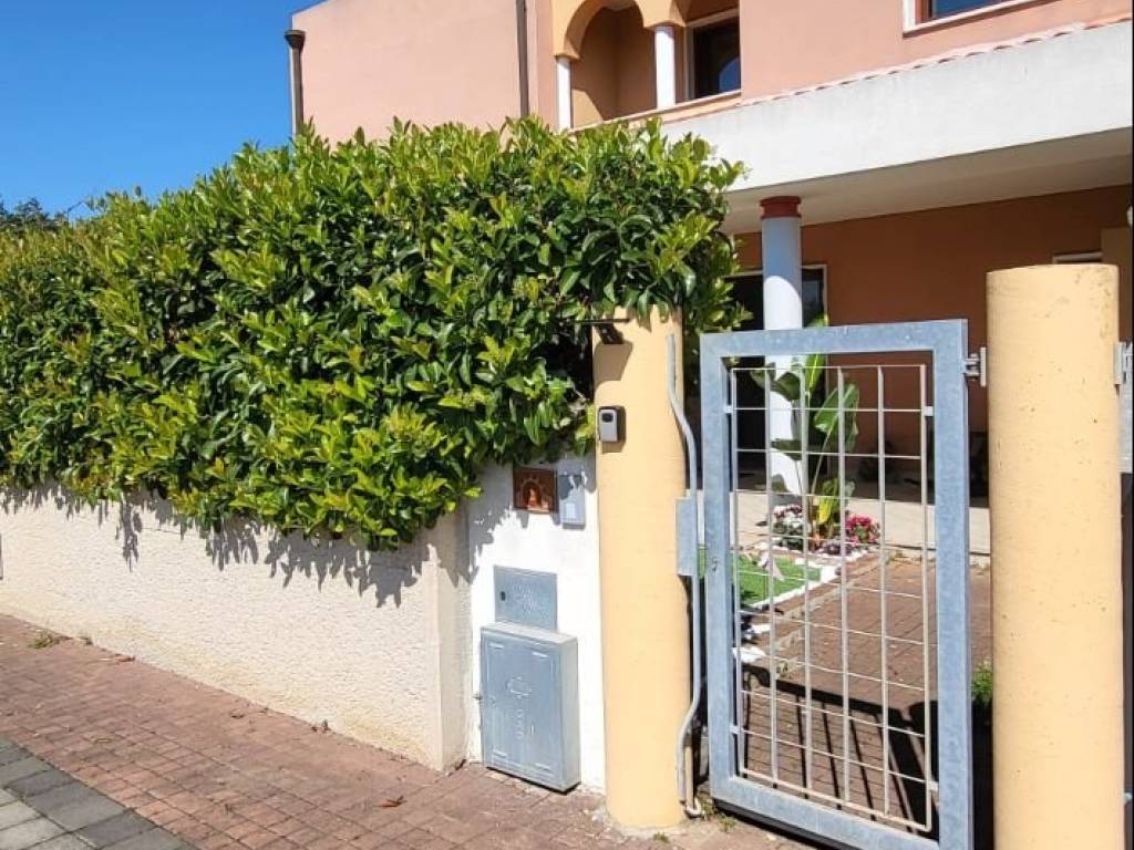 Villa a schiera via di torre testa 39, mitrano - litoranea, brindisi