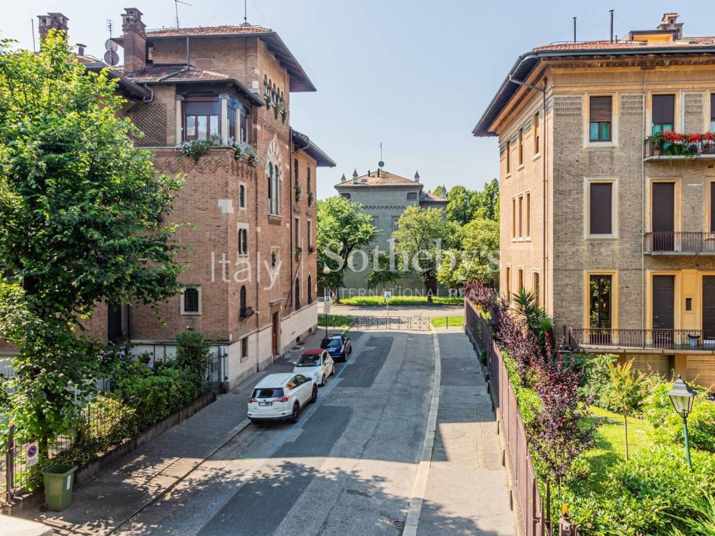 affaccio su isola pedonale