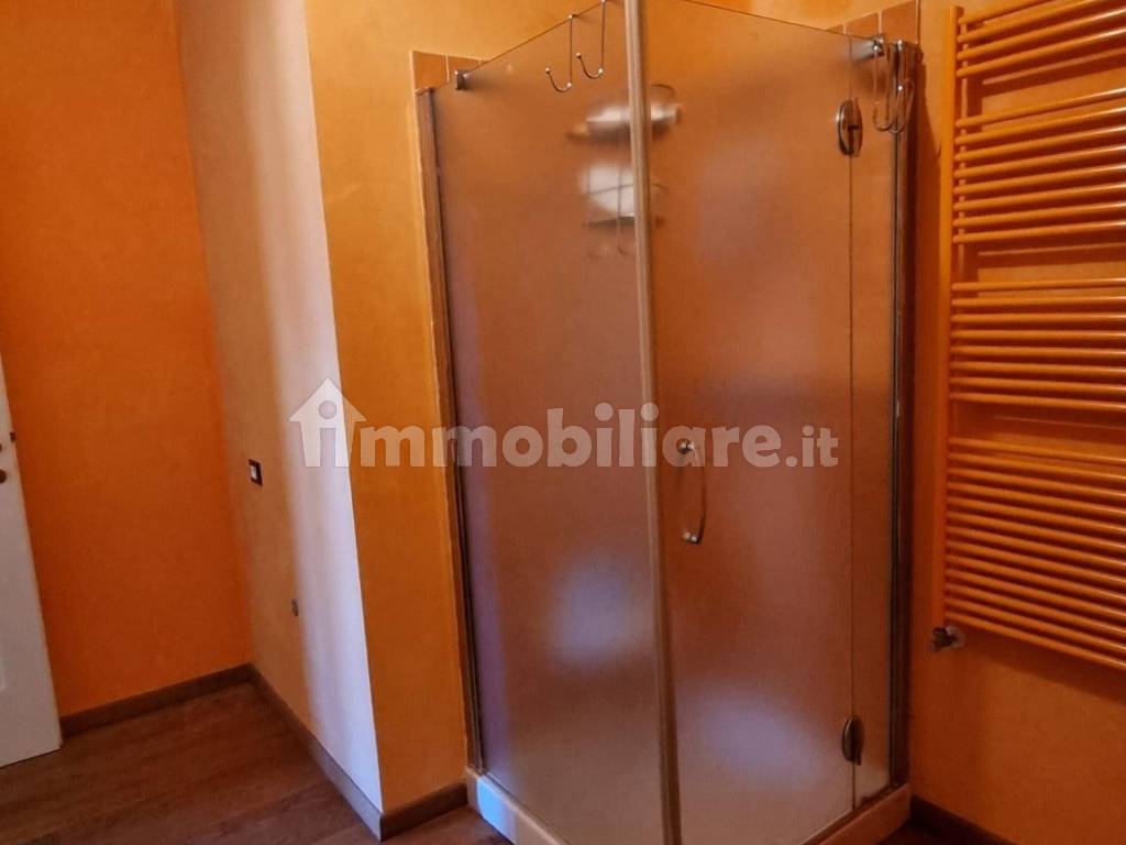 Bagno con box doccia P.T