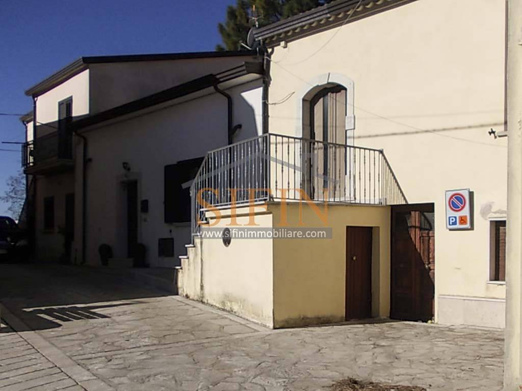 casa indipendente Vallata