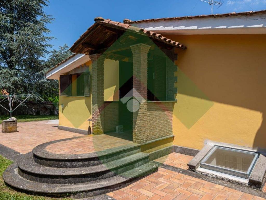 Vendita Villa unifamiliare in via Dei Ciliegi 4 Rocca Priora. Ottimo stato,  posto auto, con terrazza, riscaldamento autonomo, 300 m², rif. 104329605