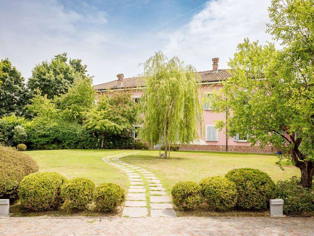 Sale Multi-family villa in Cascina Secondina Zerbolò. Excellent condition,  parking space, with balcony, independent heating, 1650 m², ref. 104343095