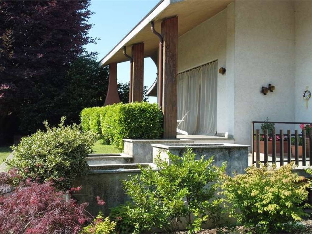 Villa Singola con giardino privato a Cirimido