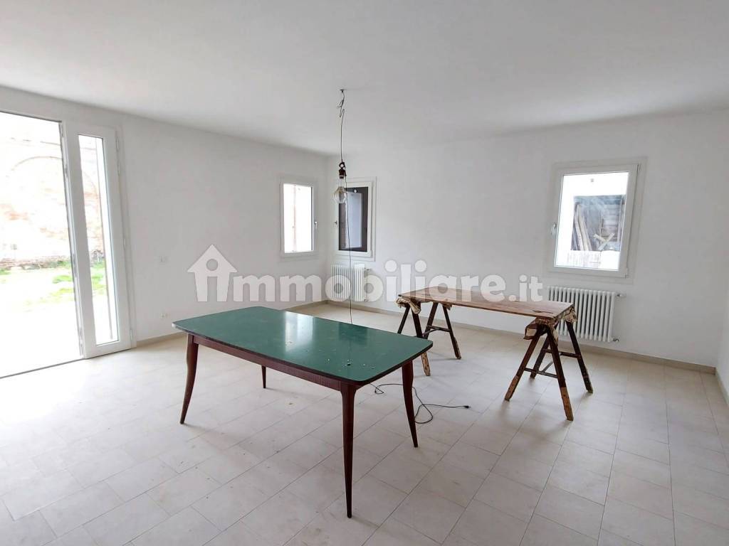 Vendita Villa bifamiliare Gonzaga. Nuova, posto auto, riscaldamento