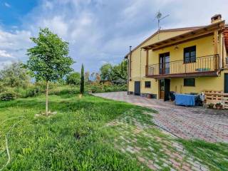 ABITAZIONE CON GIARDINO CASTIGLIONE DEL LAGO