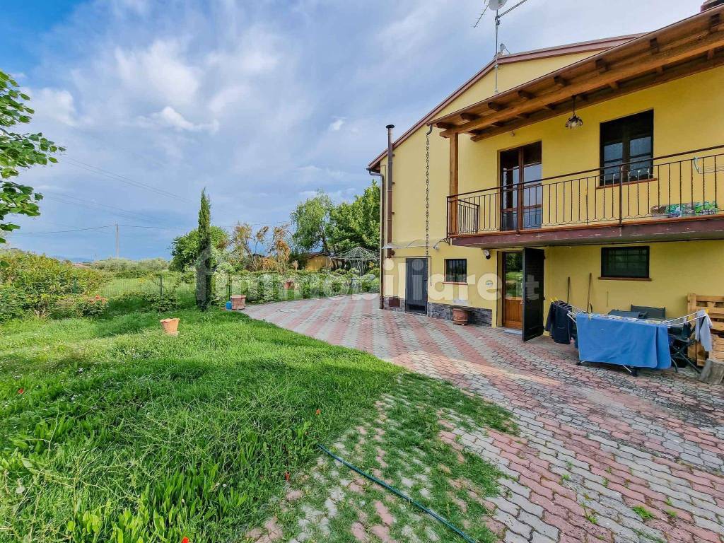 ABITAZIONE CON GIARDINO CASTIGLIONE DEL LAGO