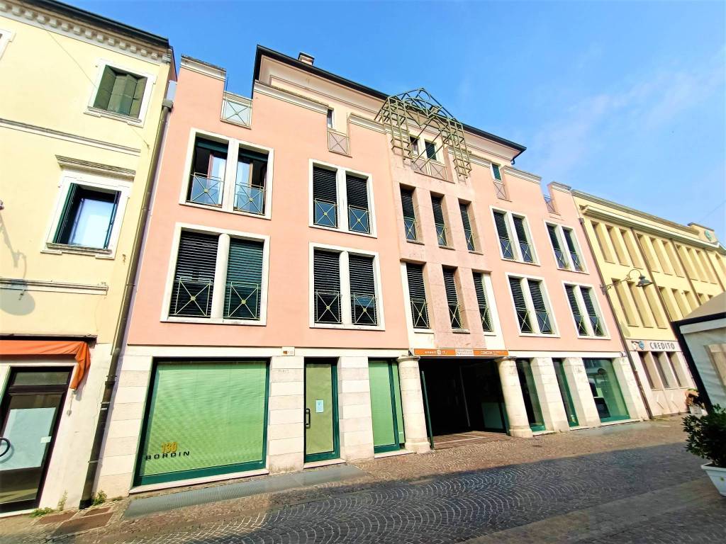Trilocale corso vittorio emanuele ii 7, centro, adria