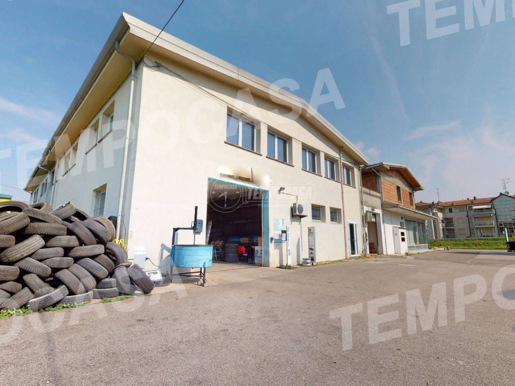 Gommista via Don Giovanni Minzoni 8//3, Cento, Rif. 104375733