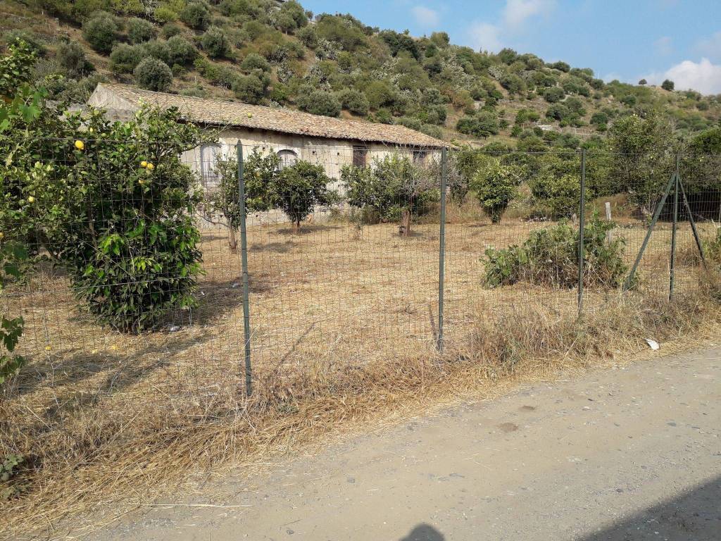 Terreno agricolo via santa lucia, santa teresa di riva