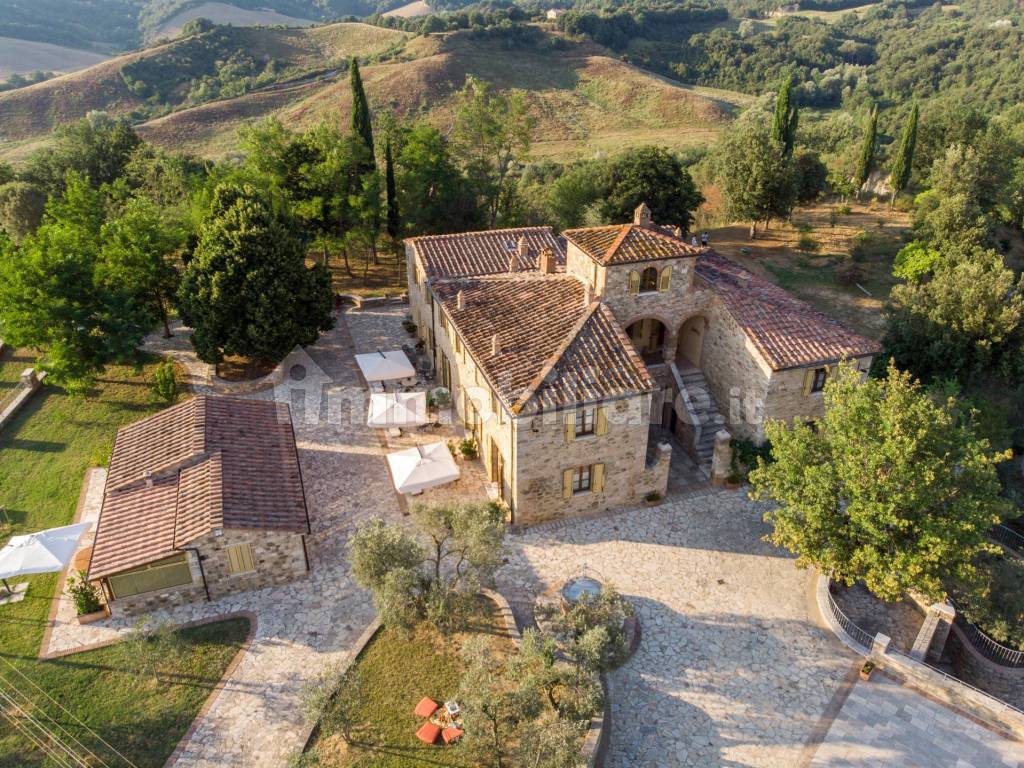 Panoramica casale toscano