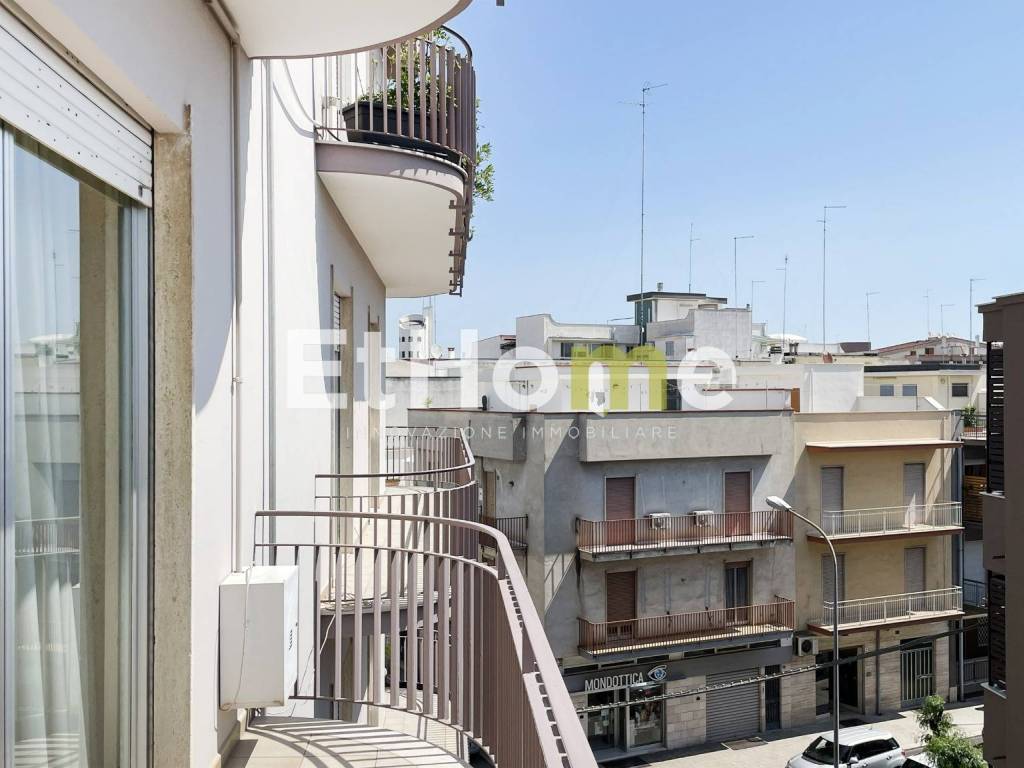 Balcone sala e camera da letto