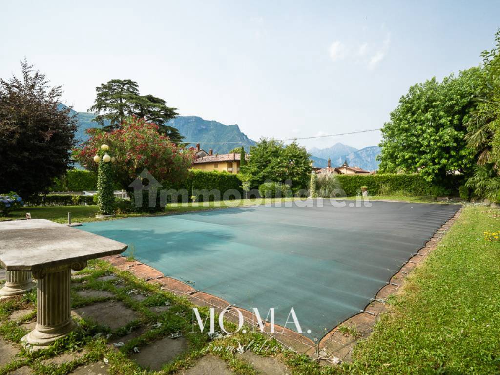 Vendita Villa unifamiliare Annone di Brianza. Buono stato, posto auto, con  terrazza, riscaldamento autonomo, 318 m², rif. 104445553