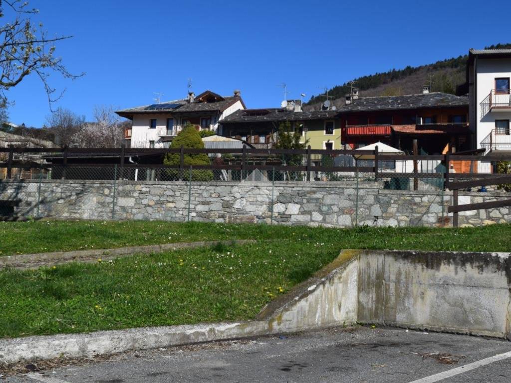 vista villaggio dal parcheggio e dai giardinetti comunali