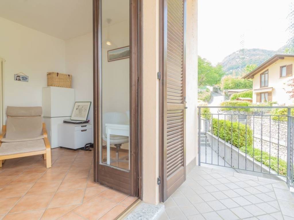 Lago Como Argegno Casa con Giardino, Terrazzi e Vista Lago rid-25