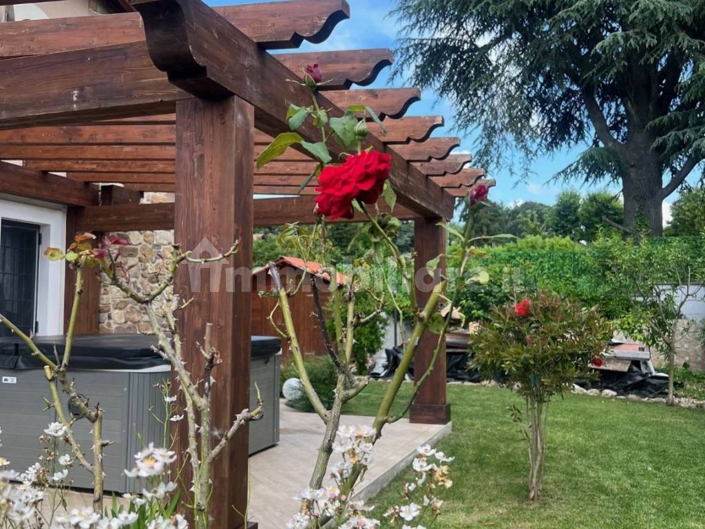 Pergola con vasca