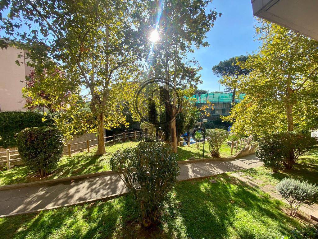 Vendita Appartamento Roma. Quadrilocale in via Domenico Jachino. Ottimo