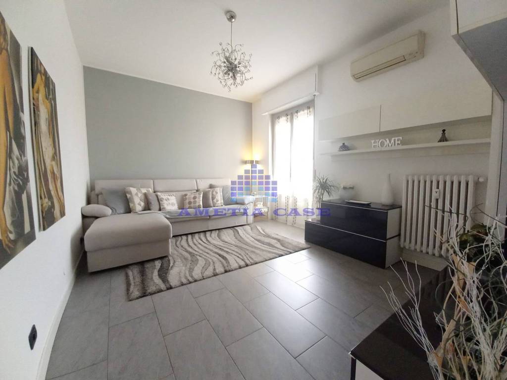 Vendita Appartamento Cologno Monzese. Bilocale in viale Liguria. Ottimo stato, secondo piano