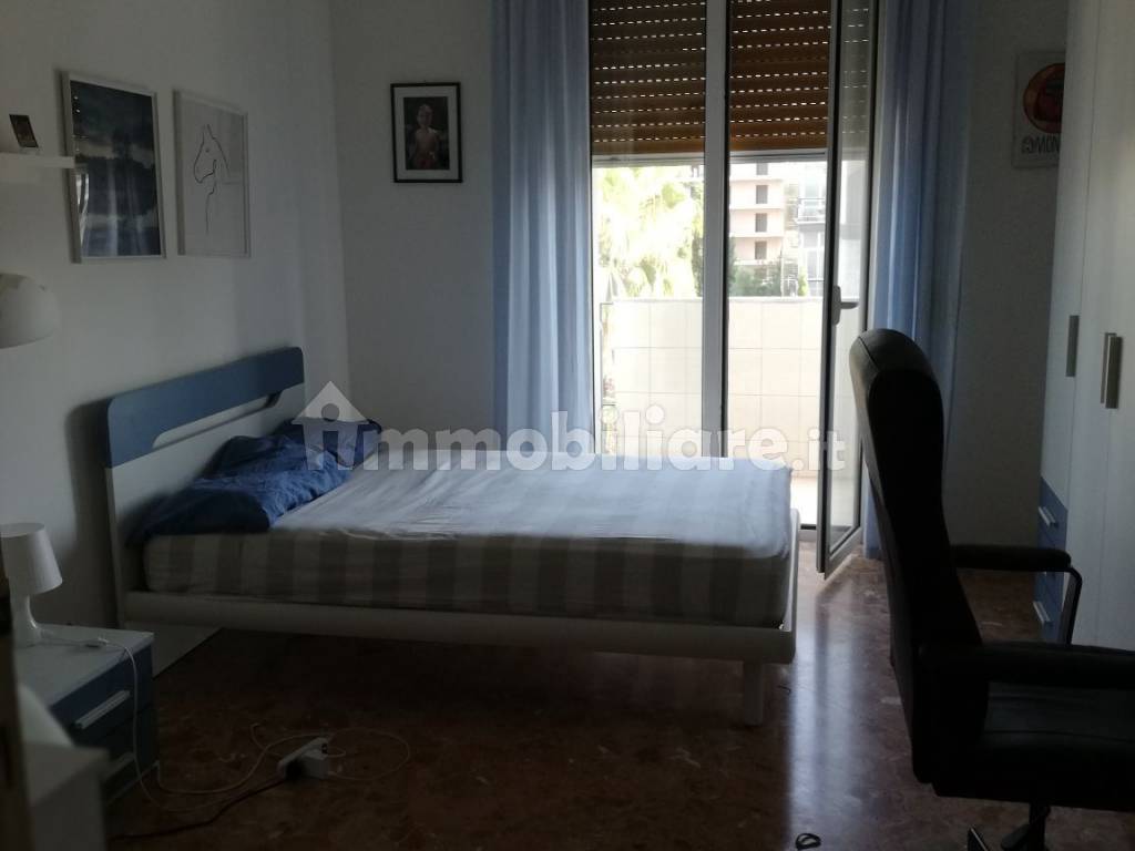 Affitto Appartamento Bari. Quadrilocale in via Enrico Pessina. Buono