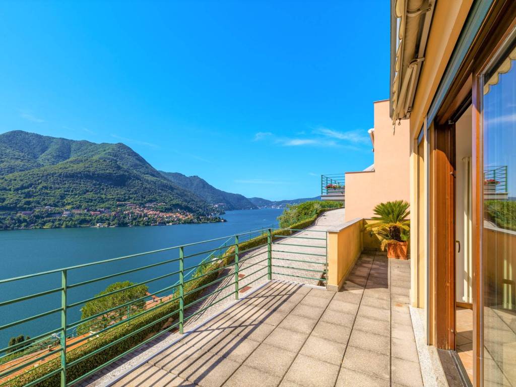 Casa con vista lago a carate urio