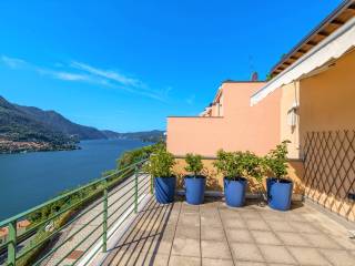 Villa indipendente in vendita con vista lago