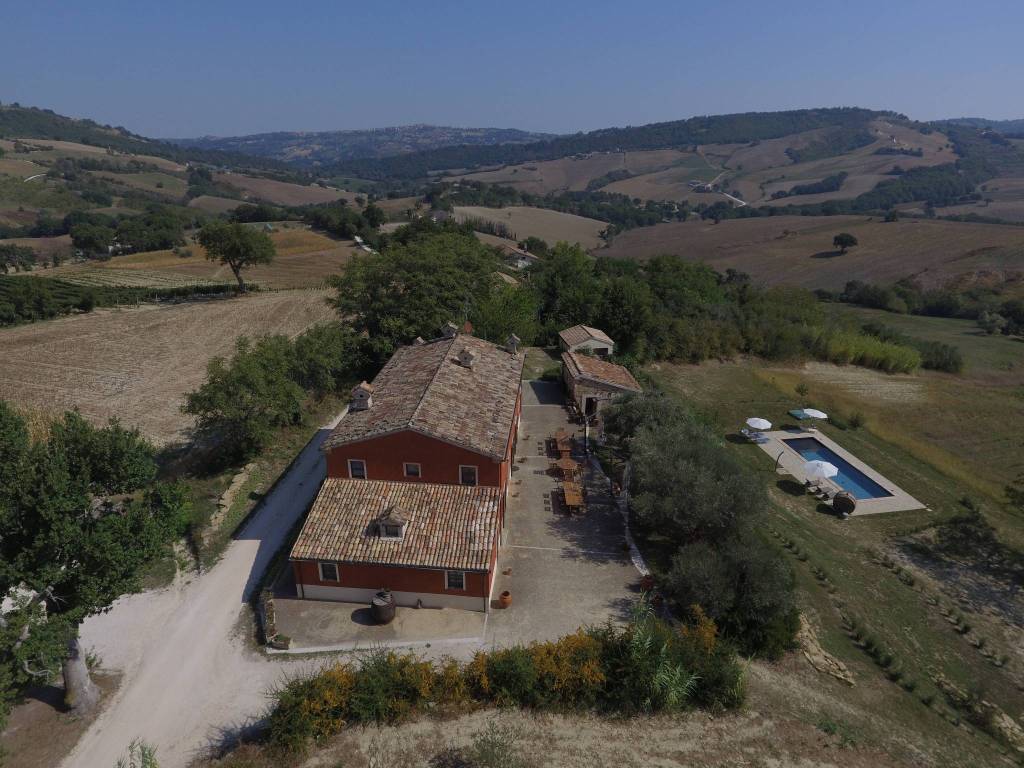 Casale via certine, serra san quirico