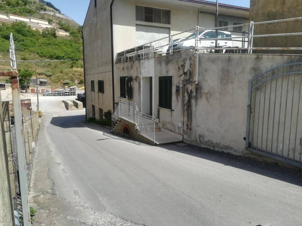 Ufficio all'asta sp14, gangi