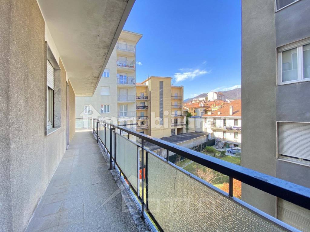appartamento vendita borgosesia balcone