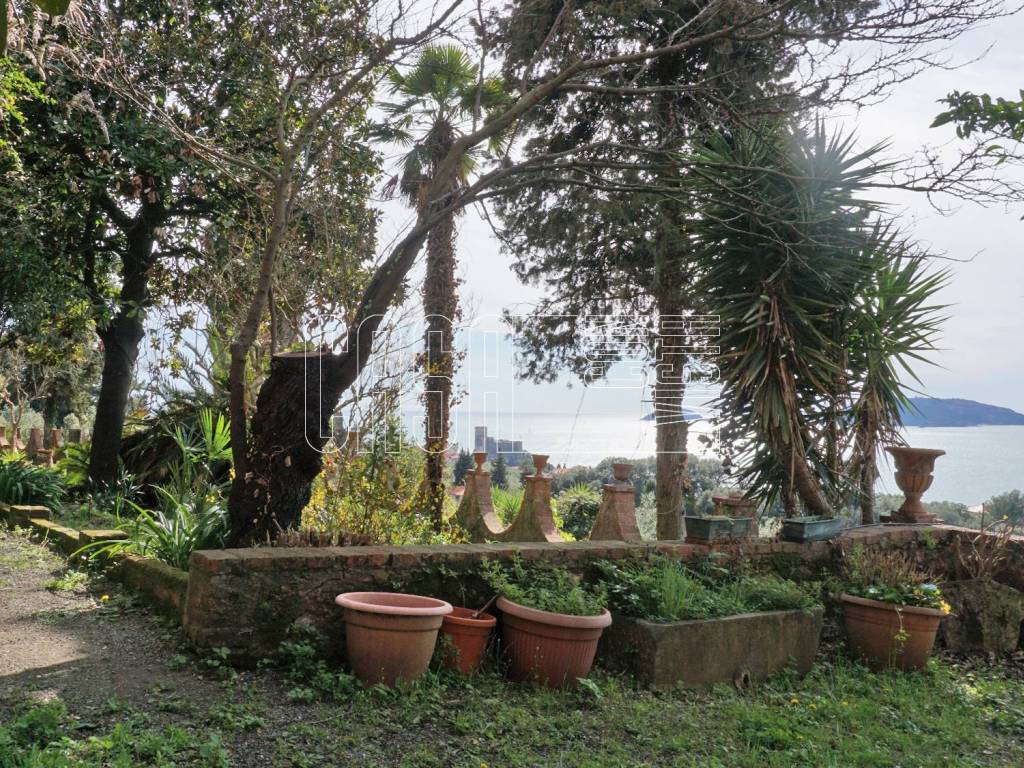 GIARDINO CON VISTA MARE