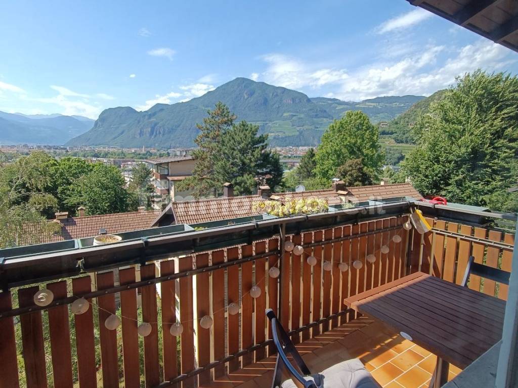 Affitto Appartamento Bolzano. Bilocale in via Castel Flavon 57a. Ottimo stato, terzo piano, con