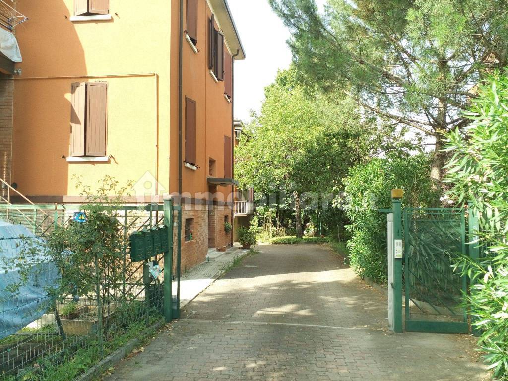 Affitto Appartamento Zola Predosa. Trilocale in via 96