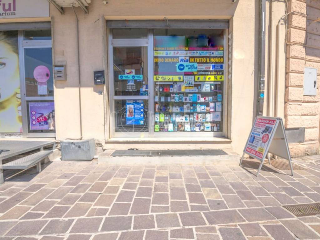 Locale commerciale via bruno buozzi, centro, civitanova marche