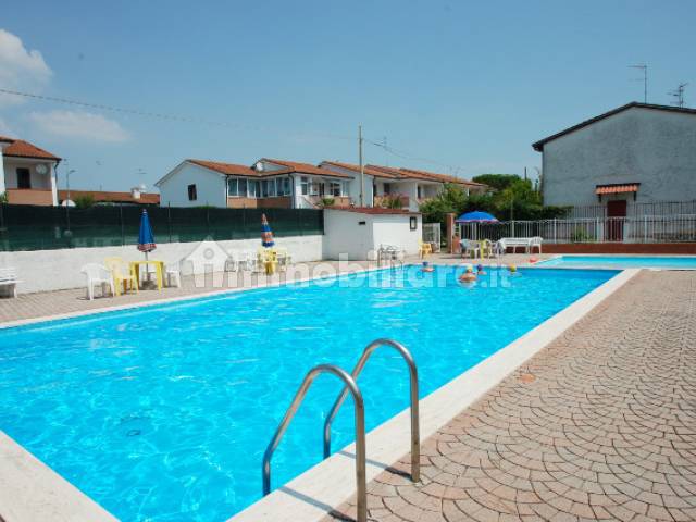 piscina condominiale