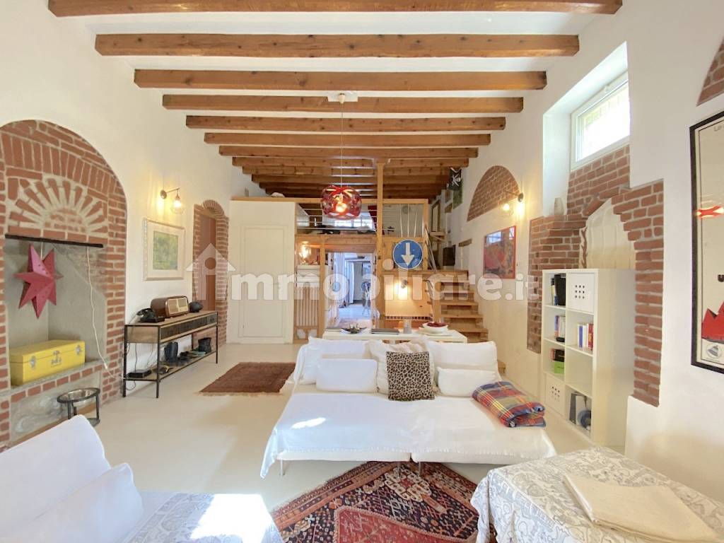 Vendita Appartamento Milano. Trilocale in via Carlo Imbonati 10. Buono