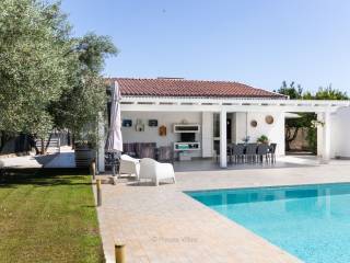 006__villa_con_piscina_a_pochi_chilometri_dal_mare__4.jpg