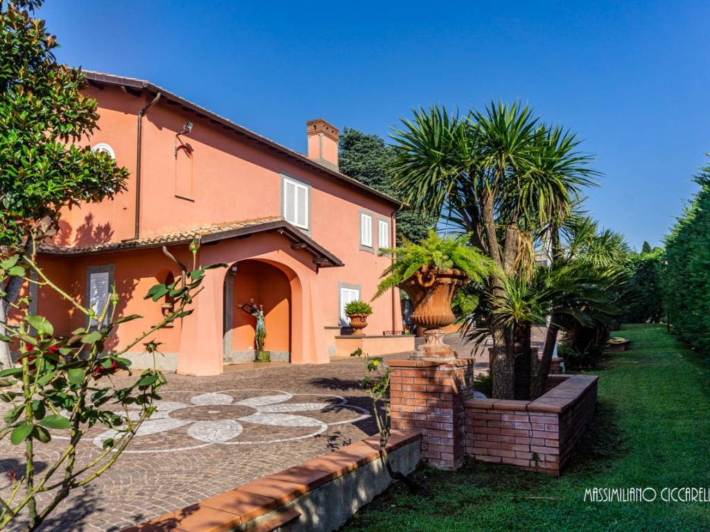 Vendita Villa unifamiliare in via di Salè Frascati. Ottimo stato, posto